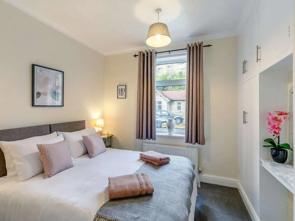 Villa 4 Bed In Holmfirth 86032